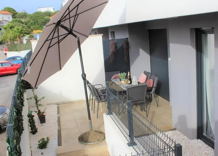 Apartment In Okrug Gornji With Terrace, Air Conditioning, Wifi, Washing Machine 5070-1 *