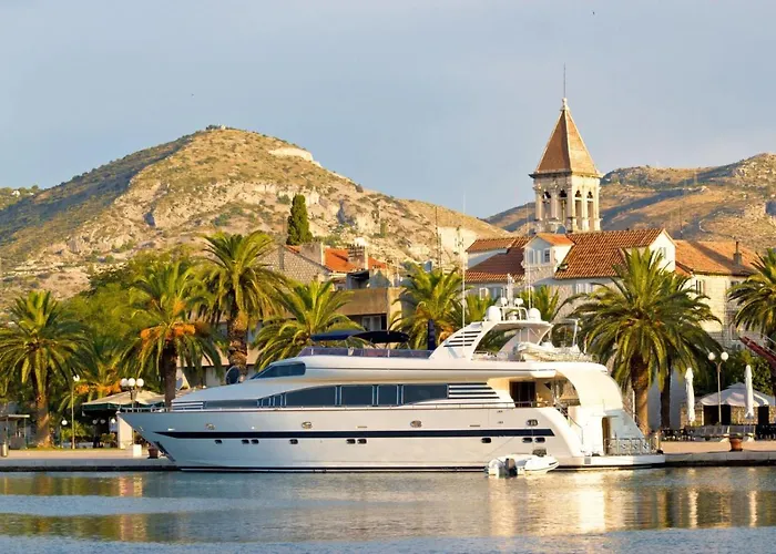 Apartment In Okrug Gornji With Terrace, Air Conditioning, Wifi, Washing Machine 5070-1 Trogir