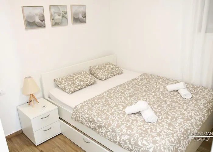 In Okrug Gornji With Terrace, Air Conditioning, Wifi, Washing Machine 5070-1 *