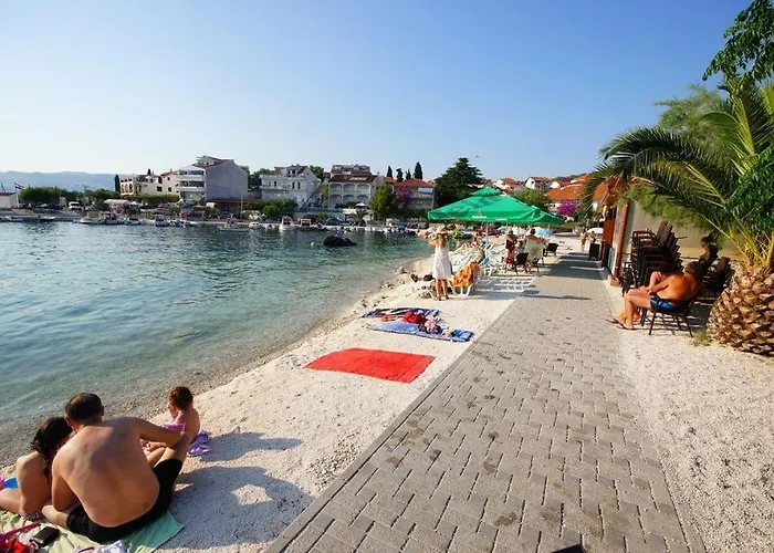Apartment In Okrug Gornji With Terrace, Air Conditioning, Wifi, Washing Machine 5070-1 Trogir