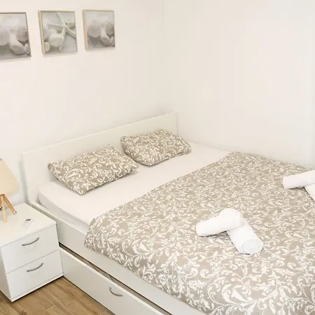 In Okrug Gornji With Terrace, Air Conditioning, Wifi, Washing Machine 5070-1 *