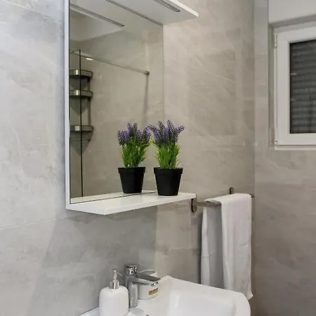 In Okrug Gornji With Terrace, Air Conditioning, Wifi, Washing Machine 5070-1 * Trogir