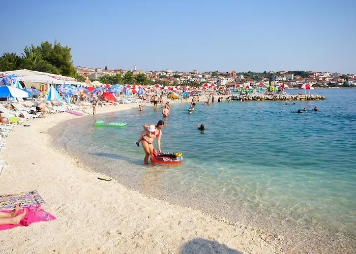 In Okrug Gornji With Terrace, Air Conditioning, Wifi, Washing Machine 5070-1 * Trogir