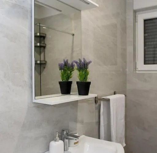 In Okrug Gornji With Terrace, Air Conditioning, Wifi, Washing Machine 5070-1 * Trogir