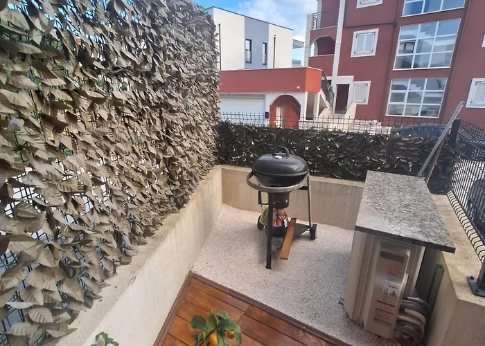 In Okrug Gornji With Terrace, Air Conditioning, Wifi, Washing Machine 5070-1 Appartement