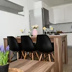 In Okrug Gornji With Terrace, Air Conditioning, Wifi, Washing Machine 5070-1 Τρογκίρ